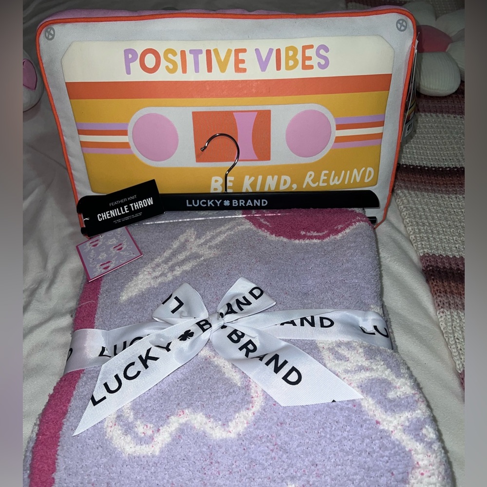 Lucky Brand Chenille Throw Blanket Bundle